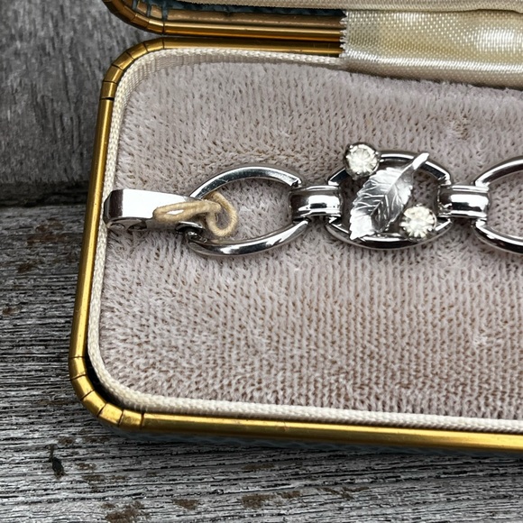 Vintage Silver Toned Krementz Clear Rhinestone Leaf Bracelet Retro - Picture 11 of 11